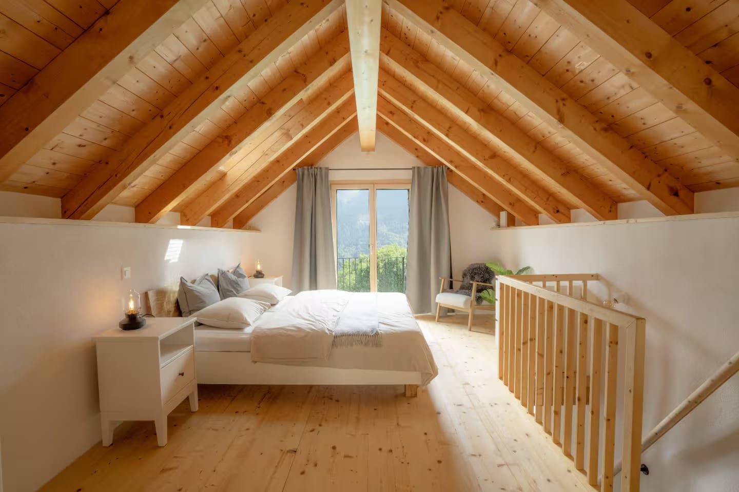 Rustico La Pezza attic bedroom with cot